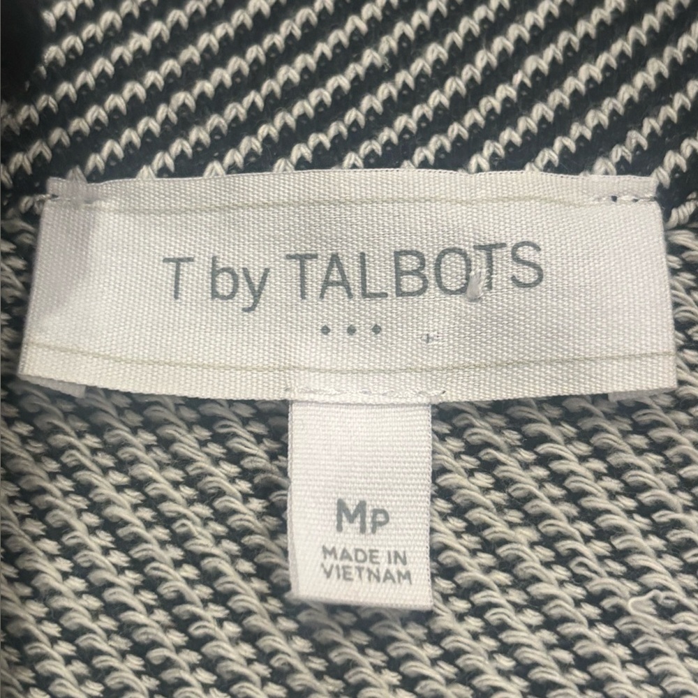T by Talbots Sweater Vest
Black/White Sleeveless Knit
Womens Medium Petite - Picture 9 of 11